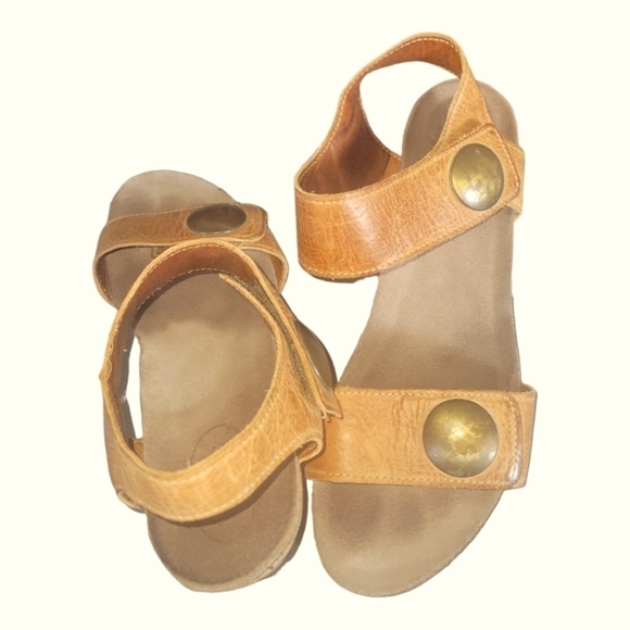 Taos  Women's Carousel Leather Tan Wedge Heel Velcro Closure Sandals Sz 40 - Picture 12 of 12
